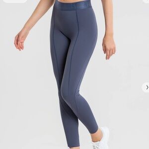 Women’s Best | Hold Leggings